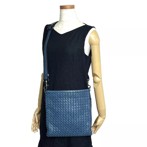 Auth BOTTEGA VENETA Hobo Intrecciato Shoulder Bag Navy Leather - Picture 2 of 16